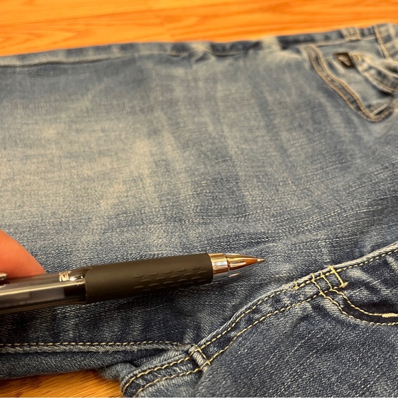 KanCan medium wash jeans Size 9/28, raw hem, 5 pockets. - Picture 13 of 13